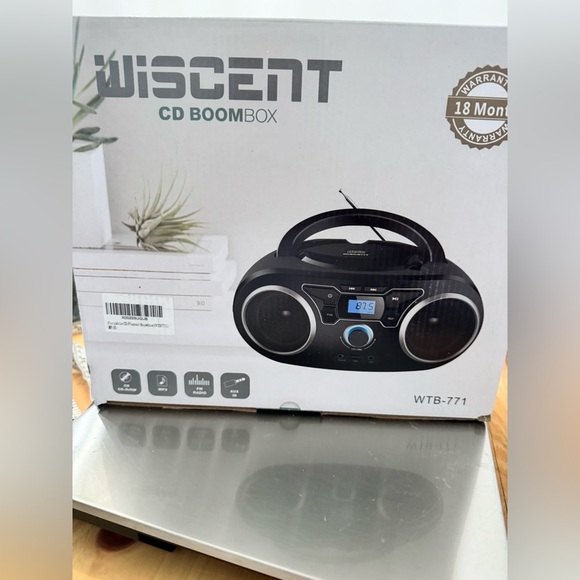 NIB Wiscent CD Radio Portable Player Boombox With FM Radio Bluetooth USB Port - Picture 4 of 5